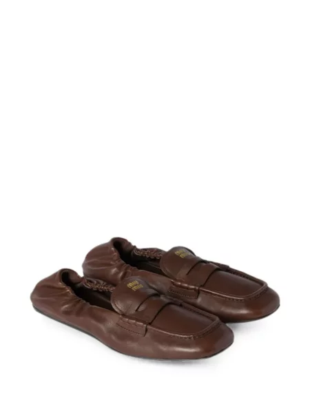 Loafer Miu Miu autogrammal barna