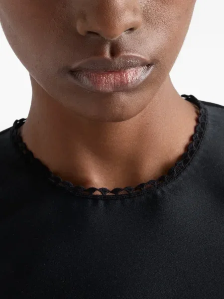 Rochie mini Prada din dantelă de costum negru