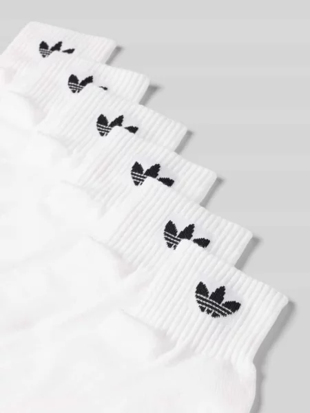 Skarpety Adidas o krotszym kroju z nadrukiem białe