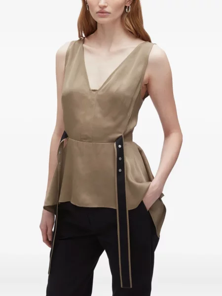 Cu peplum top 3.1 Phillip Lim cu decolteu în V