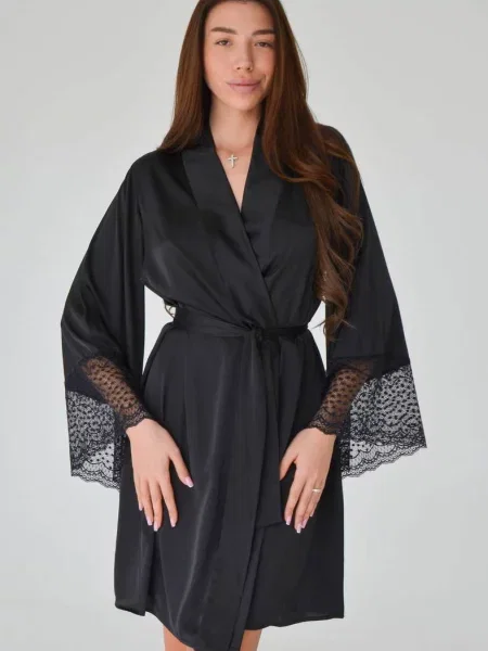 Атласный женский халатик чорний