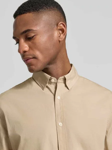 Koszula casualowa o kroju regular fit z kołnierzykiem typu kent model ‘Christaldo’ Matinique beżowa