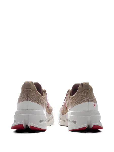 Sneakerși On