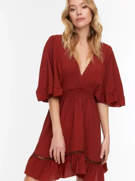 Mini obleka Trendyol z volani rdeča