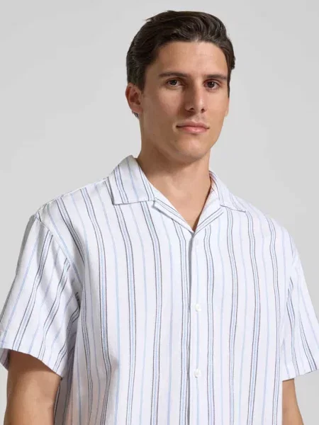 Koszula casualowa o kroju regular fit z mieszanki bawełny i dodatkiem lnu model ‘MONTANA’ Jack & Jones Premium biała