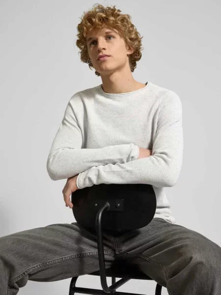 Sweter z dzianiny z naszywką z logo model ‘HILL’ Jack & Jones