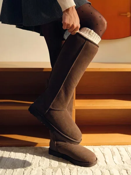 UGG W Classic Ultra Tall апрески дамски от велур кафяво