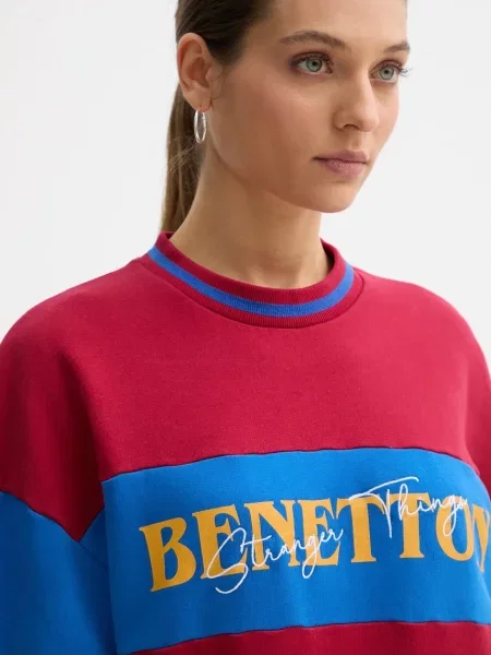 Кофта United Colors of Benetton x Stranger Things з принтом бордовий