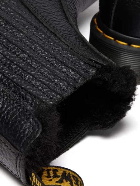 Кожаные утепленные ботинки Dr. Martens на платформе черные