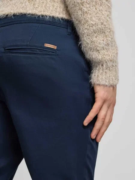Chinosy o kroju regular fit z dodatkiem streczu model ‘MARCO’ Jack & Jones granatowe