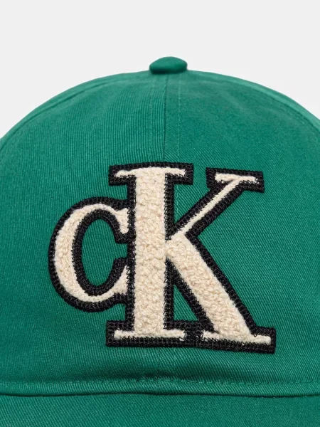 Calvin Klein kapa s šiltom zelena
