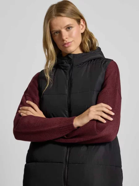 Kamizelka pikowana o kroju regular fit z kapturem model ‘ALINA’ Only czarna