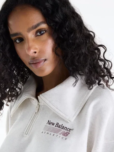 Свитер New Balance белый