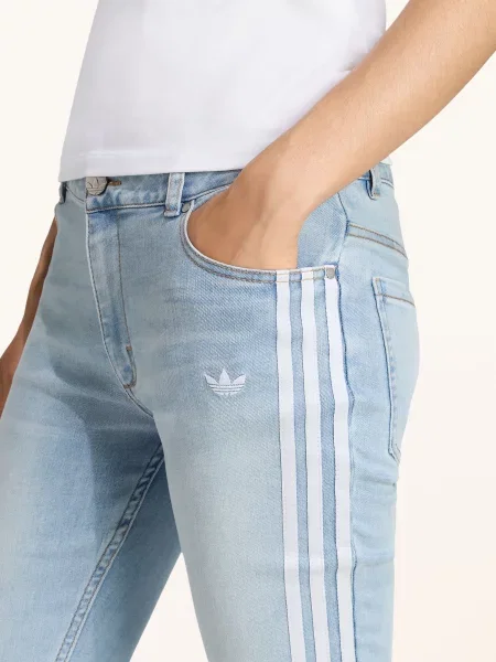 Adidas Originals Dżinsy Z Rozszerzanymi Nogawkami Adilenium Season 4 Teamgeist Lr blau niebieskie