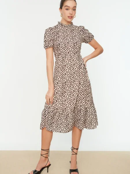 Sukienka midi Trendyol brązowa