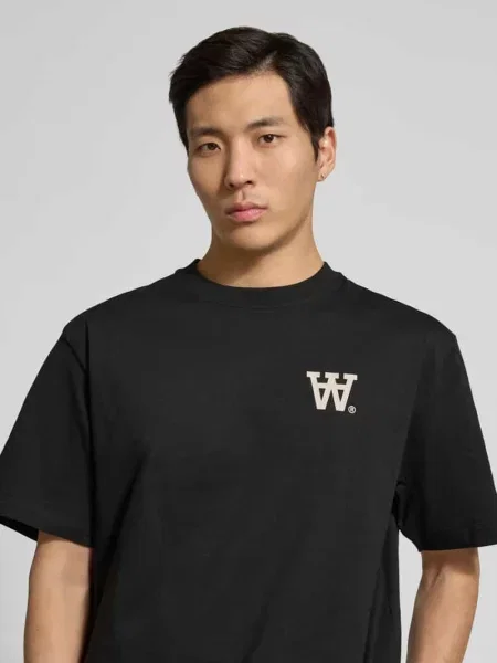 T-shirt z okrągłym dekoltem Model Liam' Wood Wood czarna