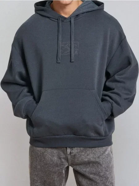 Sinsay Bluza z kapturem Comfort Fit z haftem niebieski