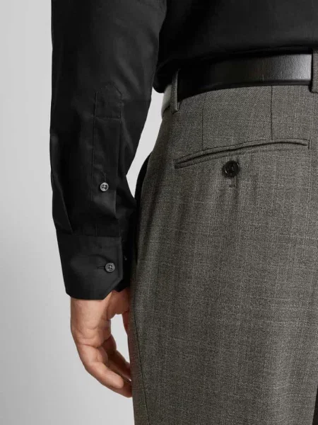 Koszula o kroju regular fit biznes z kołnierzykiem typu kent model JOE' Boss czarna