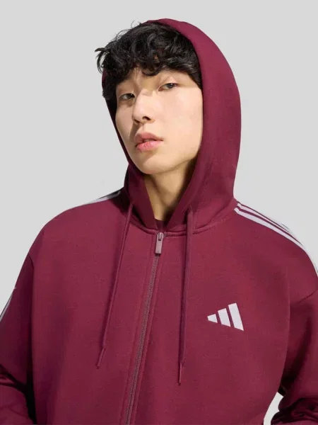 Kroj regular fit kurtka z kapturem z mieszanka bawełny z Adidas Sportswear