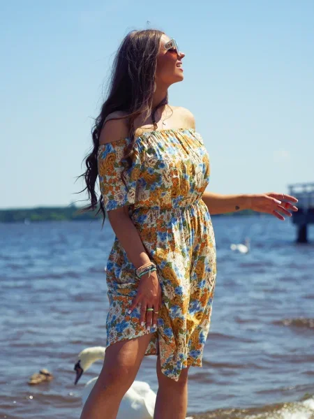 Mała mały sukienka mini Resti beżowa