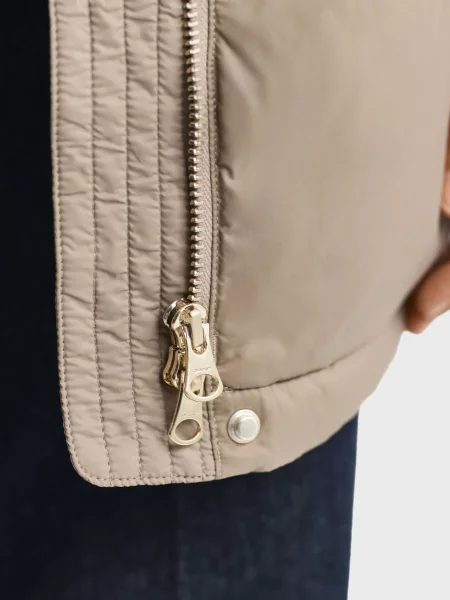 Пуховик Gant бежевий