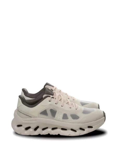 Sneakerși On