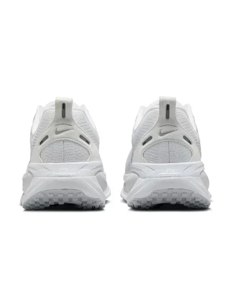 Nike női sportos cipő Vomero 18 fehér