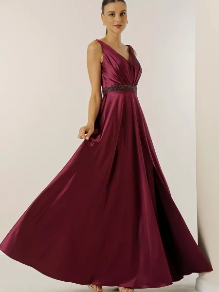 Rochie de seară By Saygı din satin cu decolteu în V cu mărgele