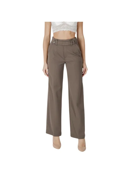 Curea Street One streetstyle maro