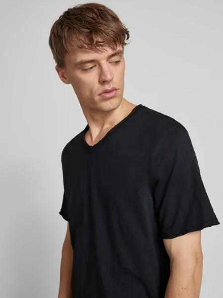 T-shirt z dekoltem w serek model ‘BENNE’ Only & Sons czarna