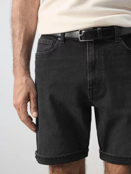 Bermudy slim fit z wywiniętymi nogawkami black denim Mężczyzna 44 MANGO MAN czarne