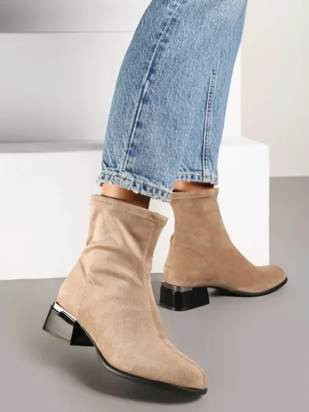 Botine Irialan bej