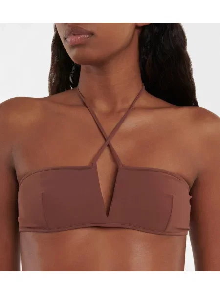 Bikini Nensi Dojaka cu gât halter maro