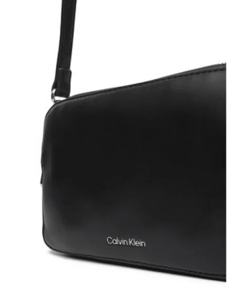 Džínsy Calvin Klein s remienkami z ekologickej kože čierna