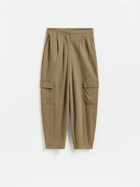 Reserved Pantaloni cu cargo verde-oliv deschis verde