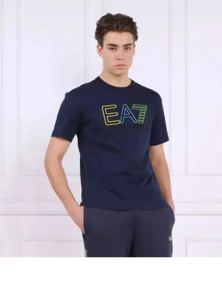 Tricou