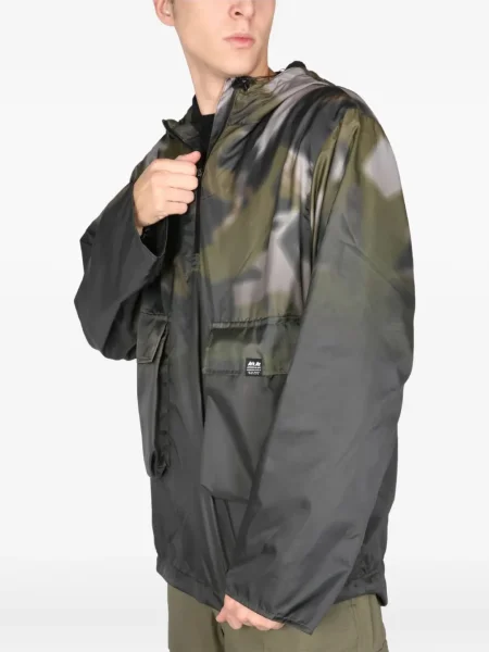Geacă Arkair cu imagine cu model camuflaj de jumătate de fermoar maro