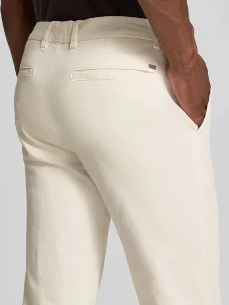 Chinosy o kroju slim fit z mieszanki bawełny model Boss białe
