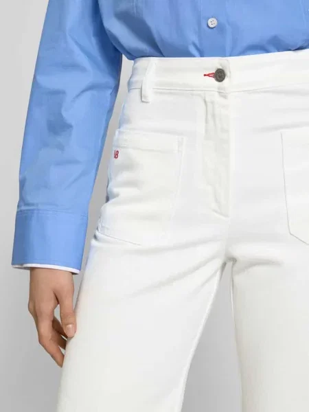 Jeansy z wyhaftowanym logo Victoria Beckham białe