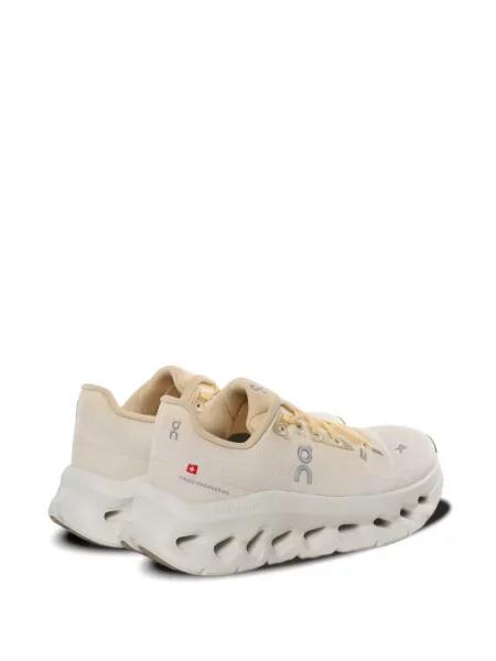 Sneakerși On