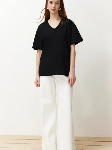 Tricou Trendyol tricotate cu decolteu în V negru