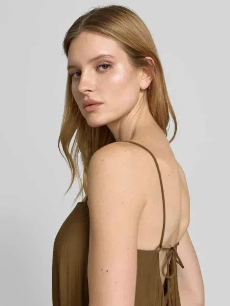 Długa sukienka z cienkimi ramiączkami i prostokątnym dekoltem Style Icon Collection