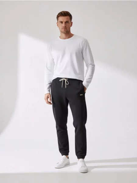 Sinsay Spodnie dresowe czarny