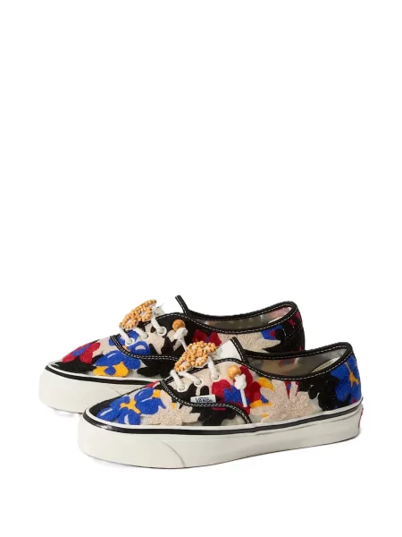 Маратонки Vans Authentic с връзки с дантела черно