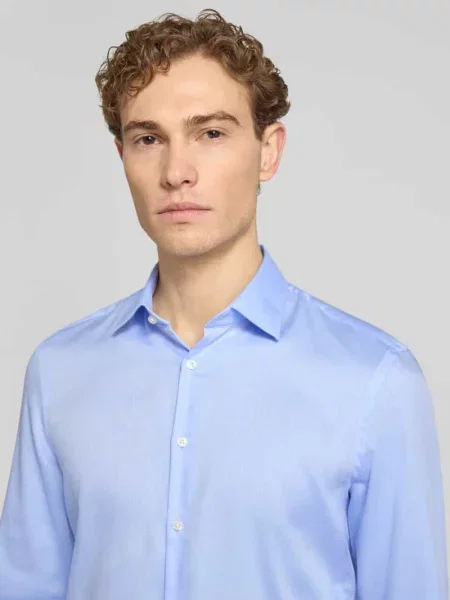 Koszula biznesowa o kroju slim fit z kołnierzykiem typu kent Jake*s błękitna