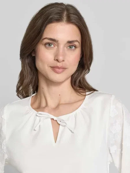 Bluzka bez rękawów o kroju regular fit z mieszanki bawełny Tom Tailor biała