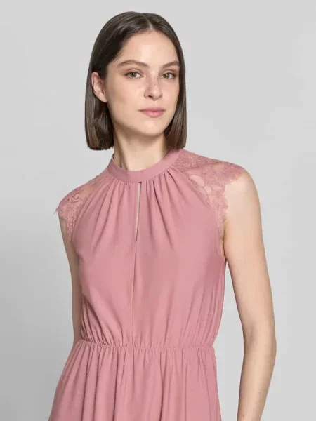 Dopasowana sukienka casualowa z obszyciem koronką model MILLA' Vero Moda różowa