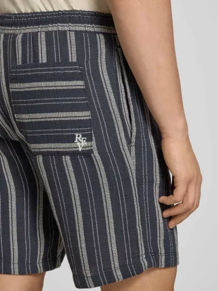 Szorty z elastycznym pasem i detalem z logo Review