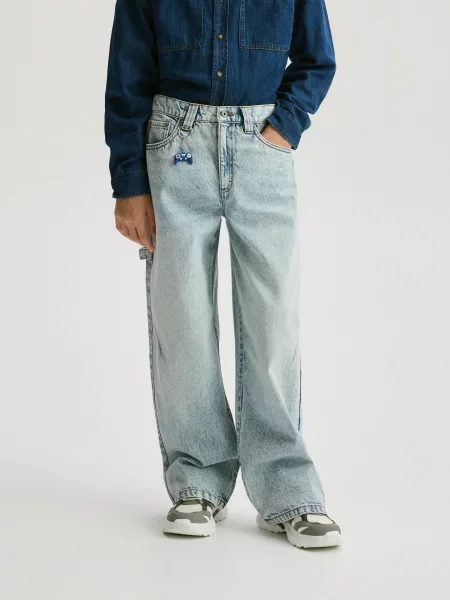 Reserved Jeansy baggy z brelokiem niebieski