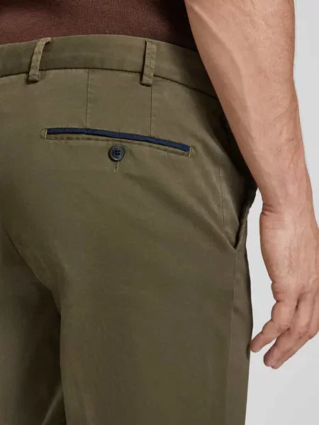 Chinosy o kroju slim fit w kant model ‘PEAKER’ Hiltl oliwkowe